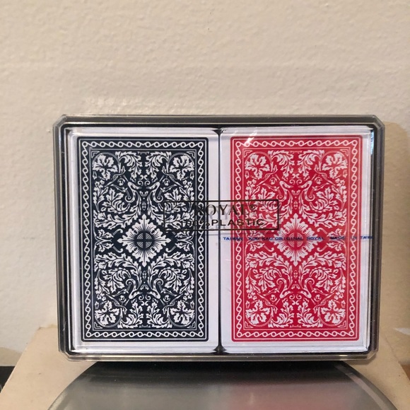 ROYAL 100% Plastic Playing Cards - Picture 3 of 5
